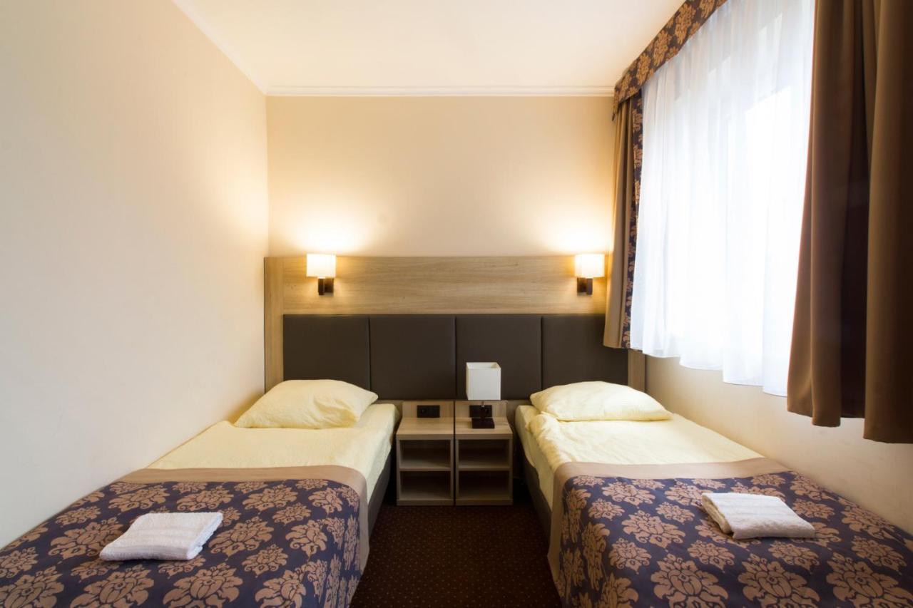 Motel Db2000 Билгорай Экстерьер фото